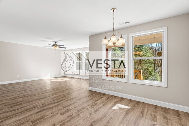 Building Photo - 44 Rosemary Rd