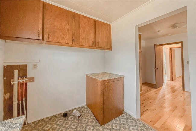 Building Photo - 937 E Main St