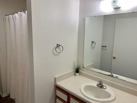 Building Photo - 205 5th St