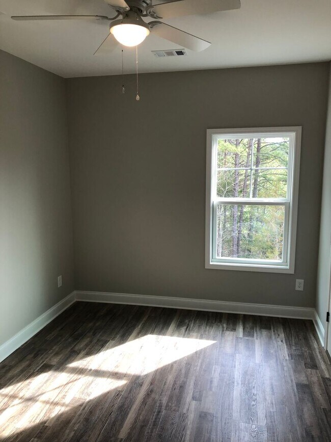 Building Photo - r368
