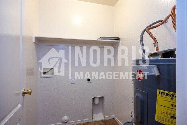 Building Photo - 10179 W Durango Cir