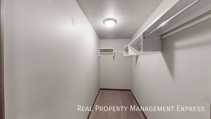 Building Photo - Bright, Spacious, and Move-In Ready 2-Bedr...