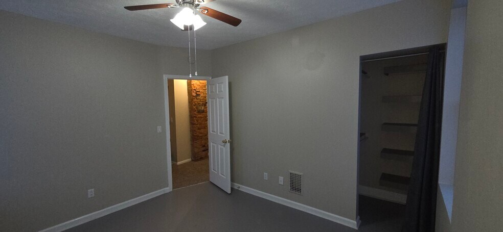 Building Photo - 484 Merchants Rd