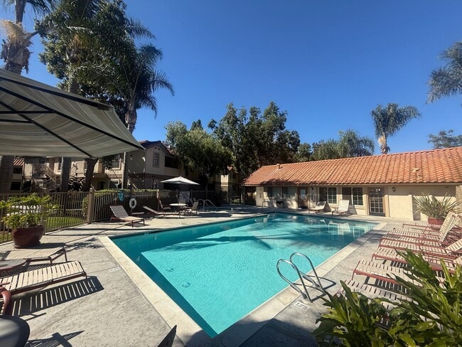 Building Photo - Beautiful 2B/2BA Condo in Rancho Penasquitos!