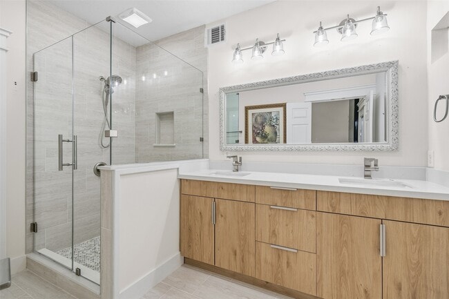 Building Photo - 1037 Town Pl St