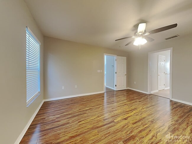Building Photo - 415 Carriage Crossing Cir