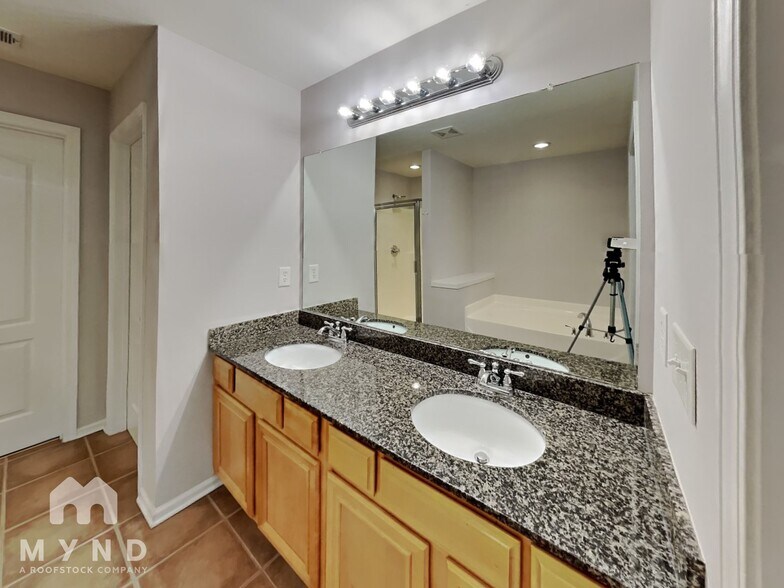 Building Photo - 1313 Stone Bay Dr SW