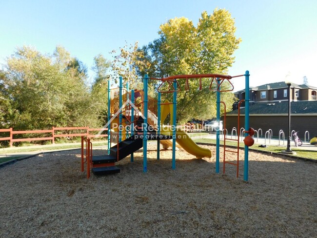 Building Photo - 2 br, 2 bath House - 8434 Walerga Road #821