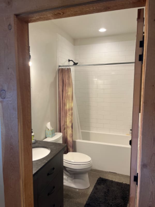 Building Photo - 123 1/2 S E St