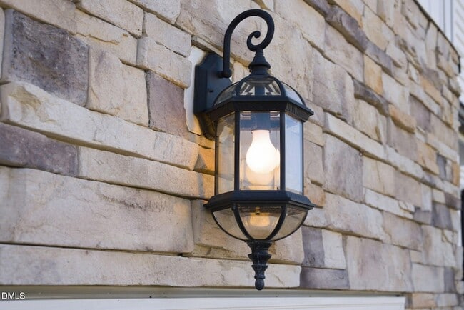 Building Photo - 759 Putney Hl Rd