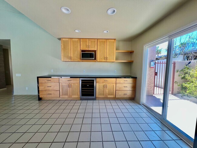 Building Photo - AVAILABLE NOW! 3 Bedroom 2 Bathroom POOL H...