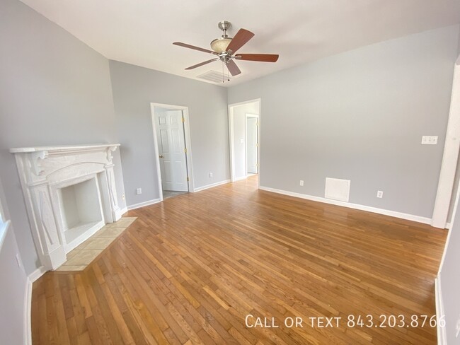 Building Photo - Downtown 3 Bedroom Available!!