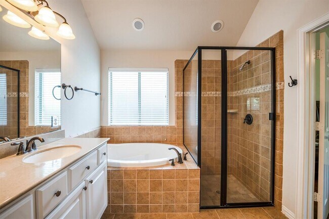 Building Photo - 18419 Willow Oak Bend Dr