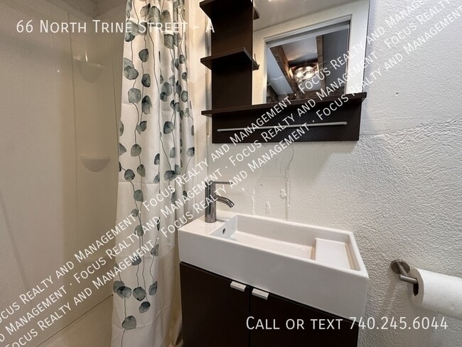 Building Photo - 66 1/2 N Trine St