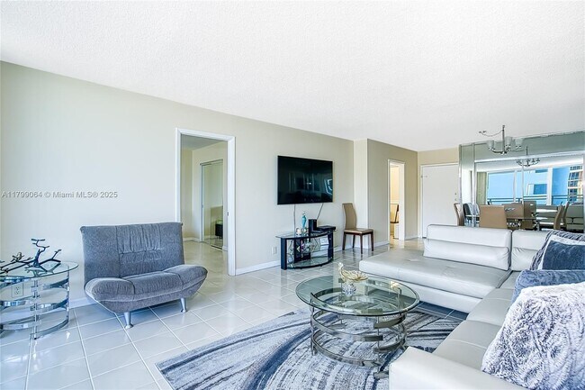 Building Photo - 2030 S Ocean Dr