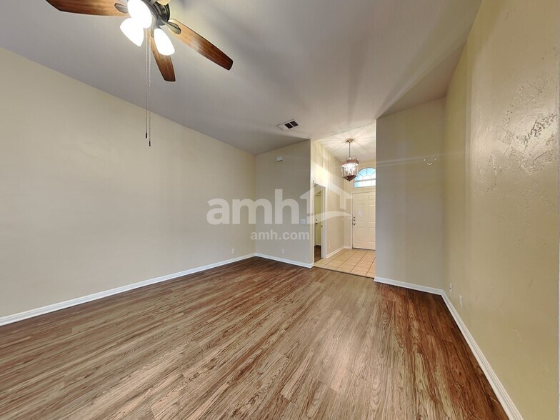 Building Photo - 136 Goddard