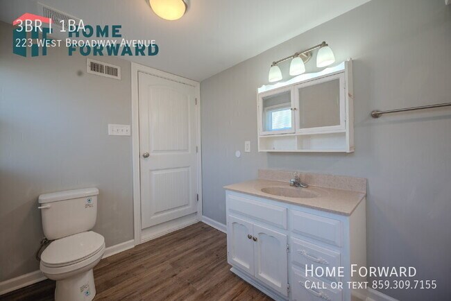 Building Photo - 223 W Broadway Ave