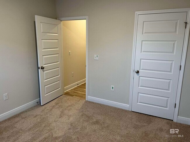 Building Photo - 10762 Winning Colors Trl