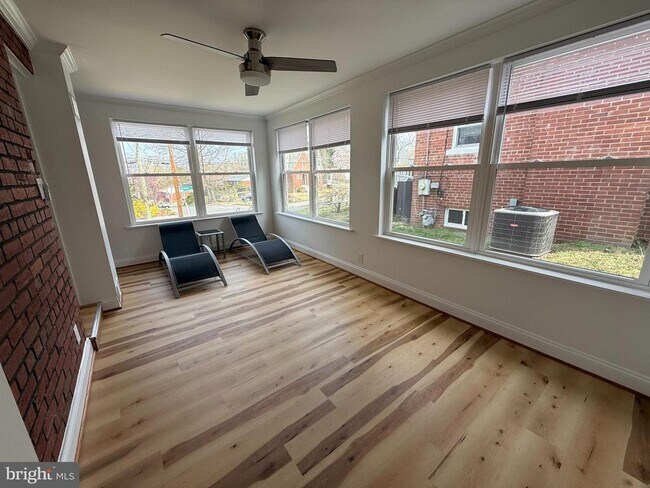 Building Photo - 3405 Carpenter St SE