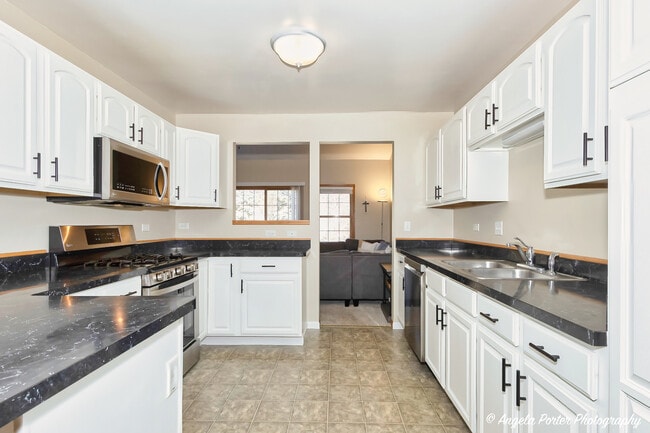Building Photo - 5850 Fieldstone Trail