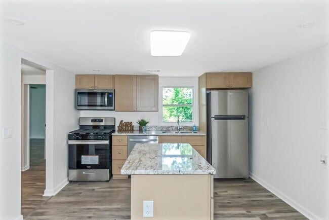 Building Photo - 204 Mill St