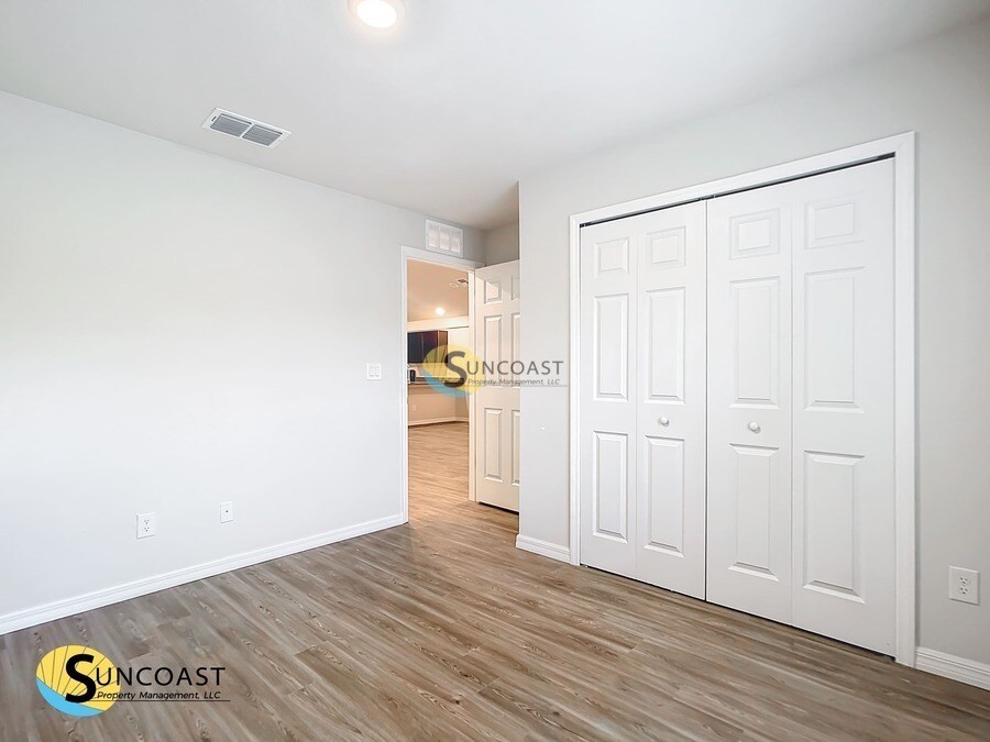 Building Photo - 179 Lomond Dr