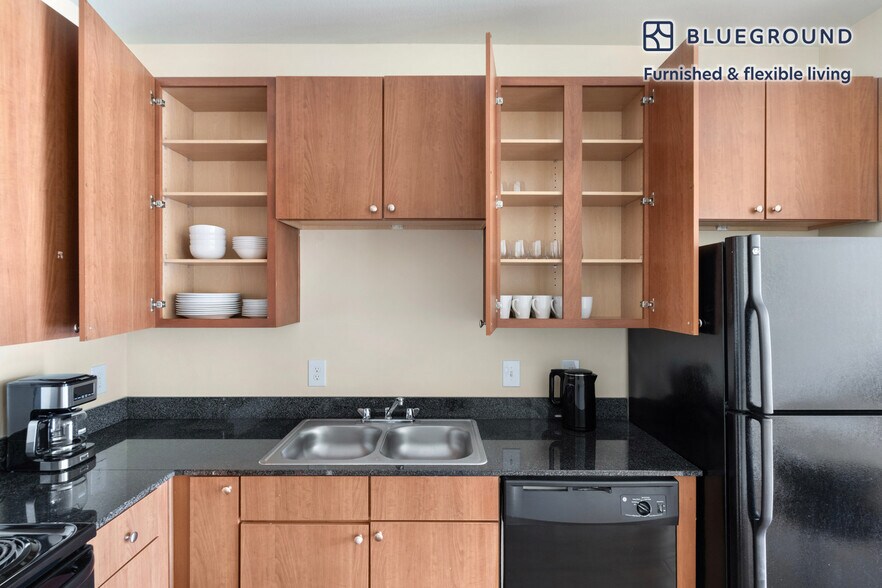 Building Photo - 3001 Esperanza Crossing