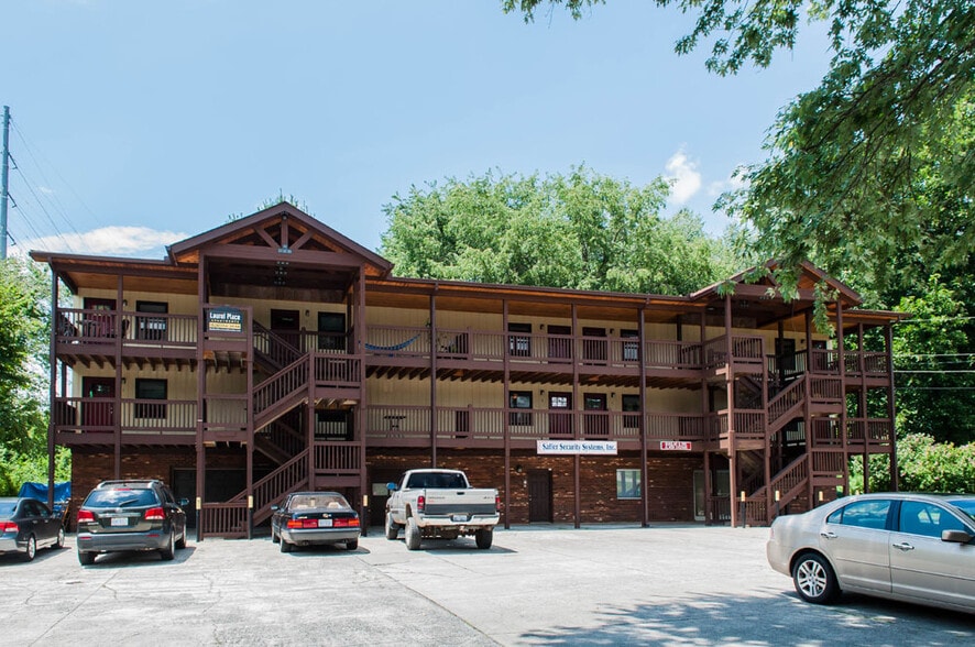 Primary Photo - Laurel Place Apartments