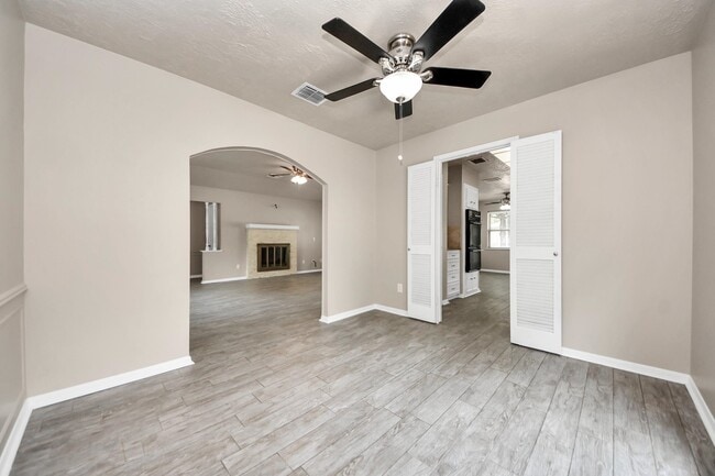 Building Photo - 23223 Canyon Lake Dr