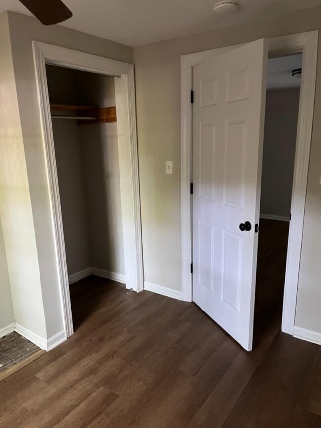 Building Photo - 1224 Essex Ave