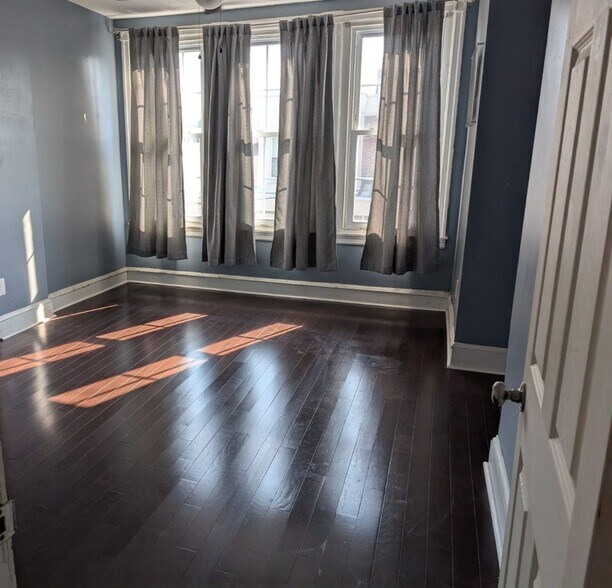 Master - 4013 Dexter St