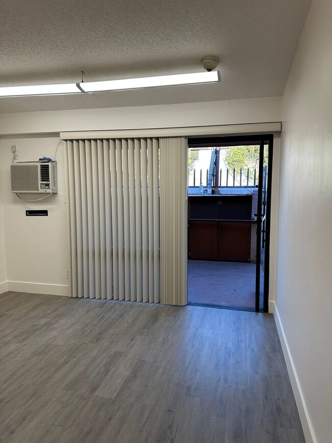 Building Photo - 208 Van Houten Ave