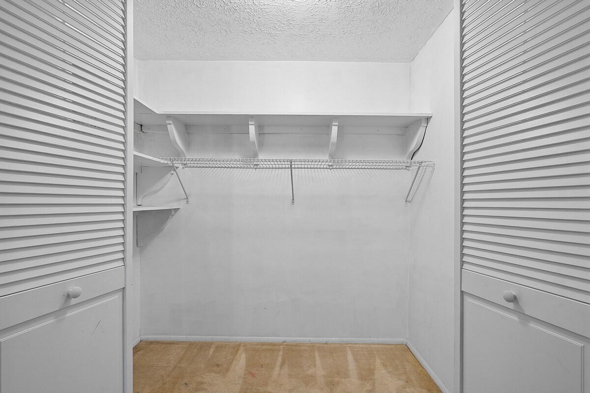 Building Photo - 976 Wood Hollow Dr