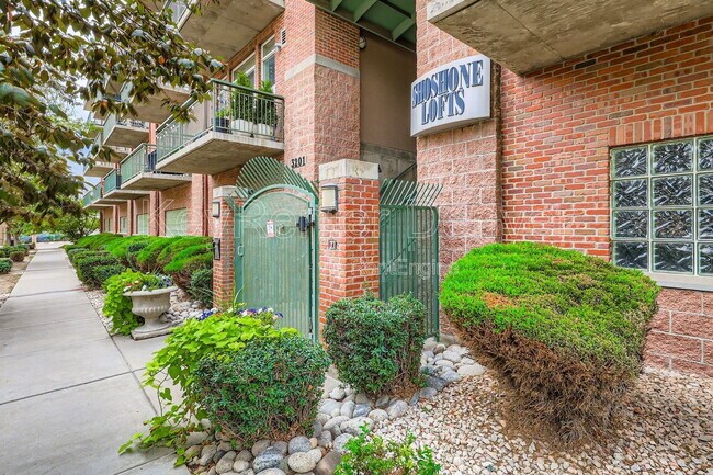 Building Photo - 3201 Shoshone St