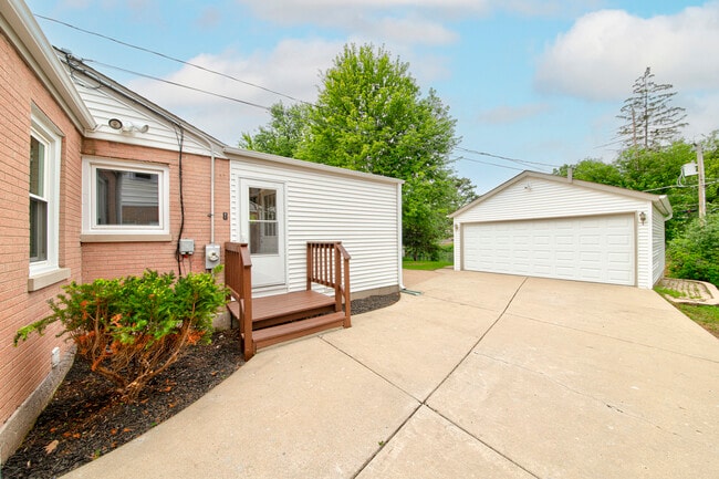 Building Photo - 384 S Wolf Rd