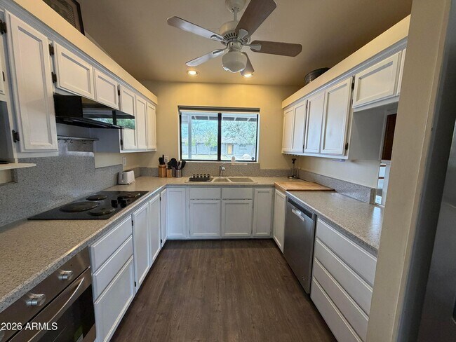 Building Photo - 717 E Granada Dr