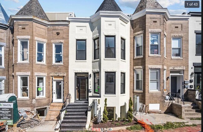 Building Photo - 28 Todd Pl NE