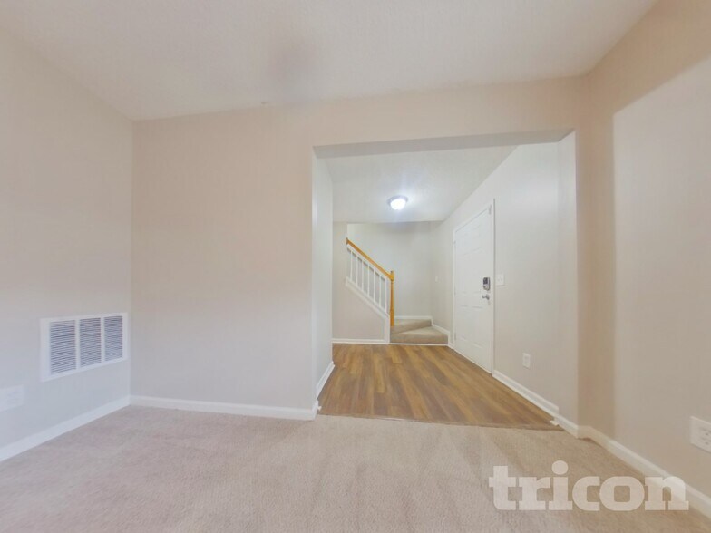 Building Photo - 693 Grandview Cir
