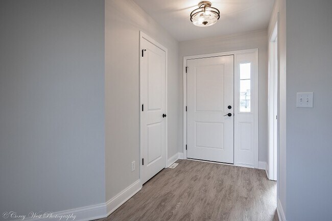 Building Photo - 2217 Concord Dr