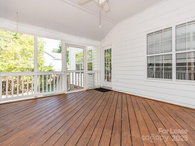 Building Photo - 6211 Rosebriar Ln