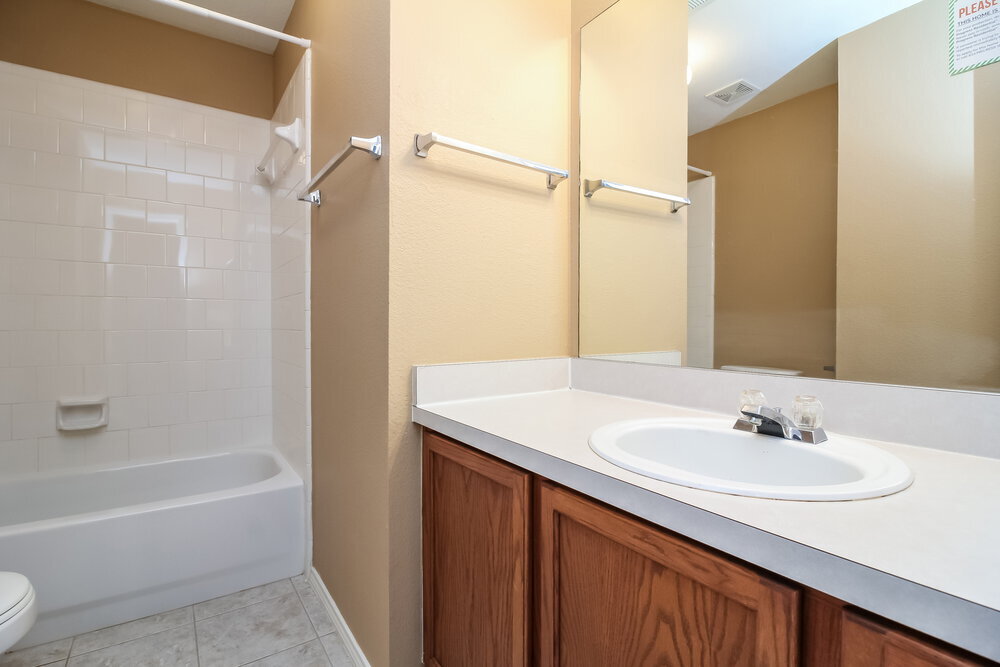 Building Photo - 2204 Tailburton Ct