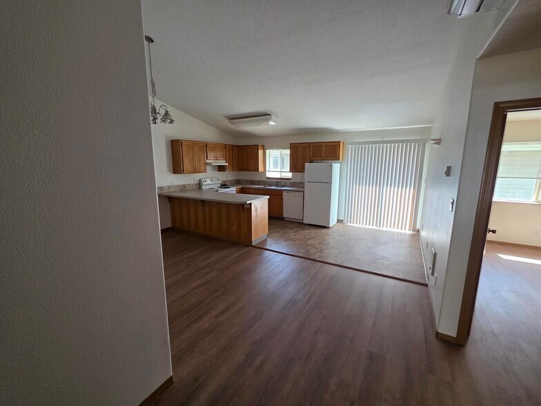 Building Photo - 294 Stadium Dr N