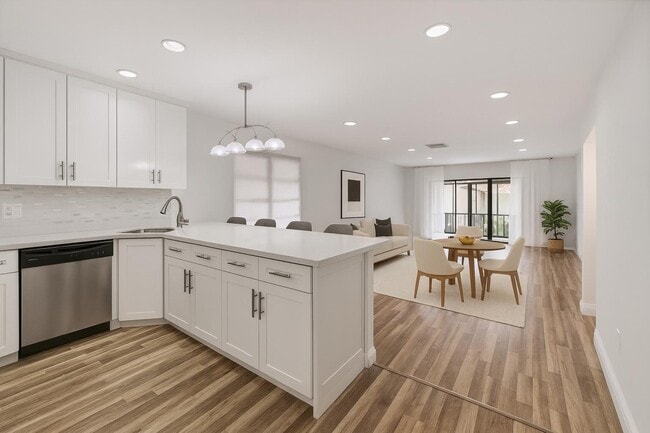 Building Photo - 8536 Casa Del Lago