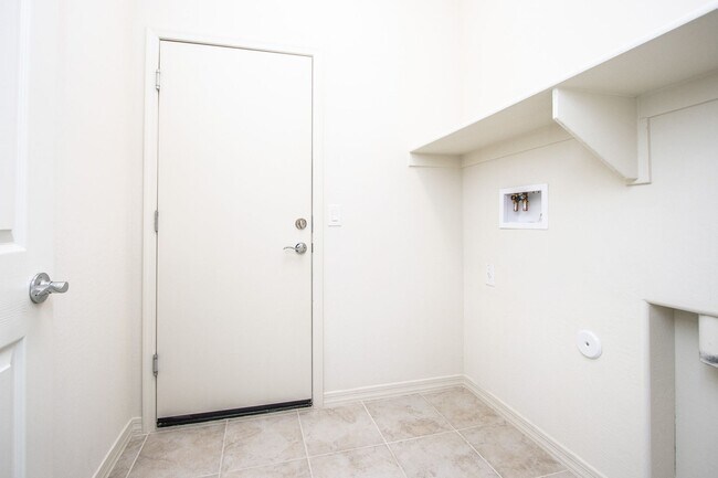 Building Photo - COMING SOON !! Mountainside Living at Canyon Views! 4 bedroom 2 bathroom!
