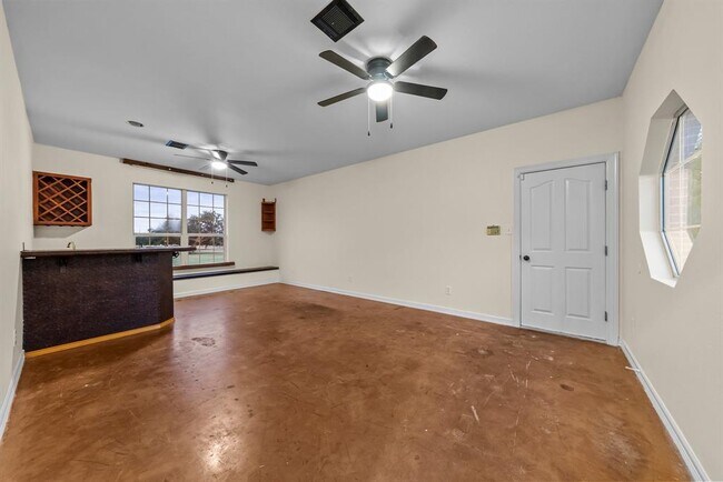 Building Photo - 320 Woodland Oaks Trail