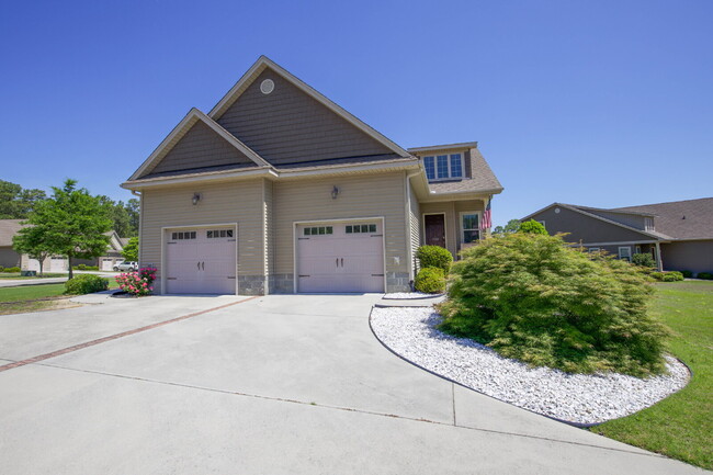 Primary Photo - Charming End-Unit Townhome in Southern Pines