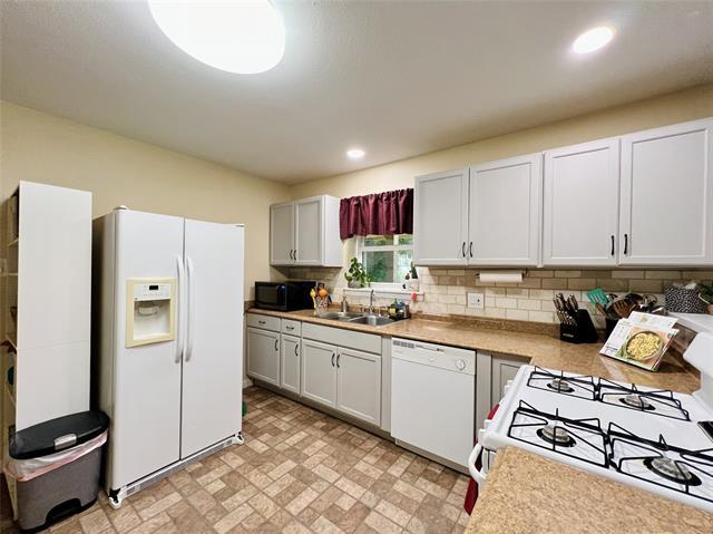 Building Photo - 310 W 15th St