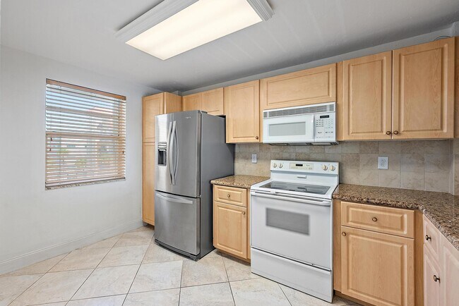 Building Photo - 105 Paradise Harbour Blvd