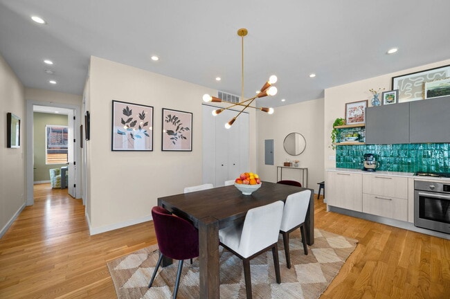 Building Photo - 2016 W Rice St