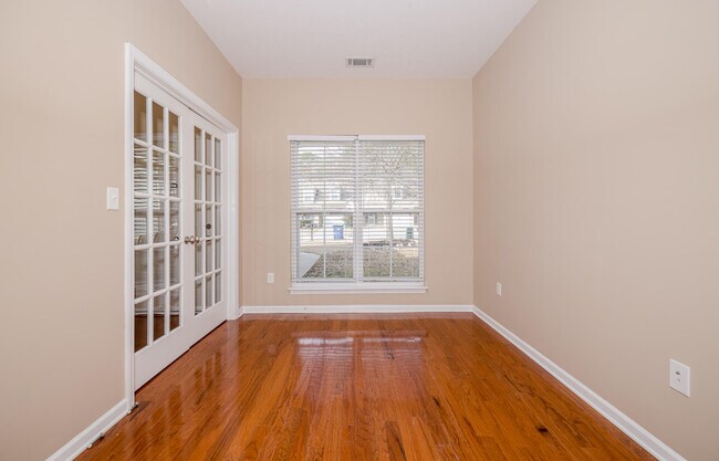 Building Photo - 528 Casey Ct